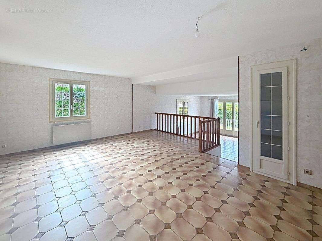 Maison à VARENNES-VAUZELLES
