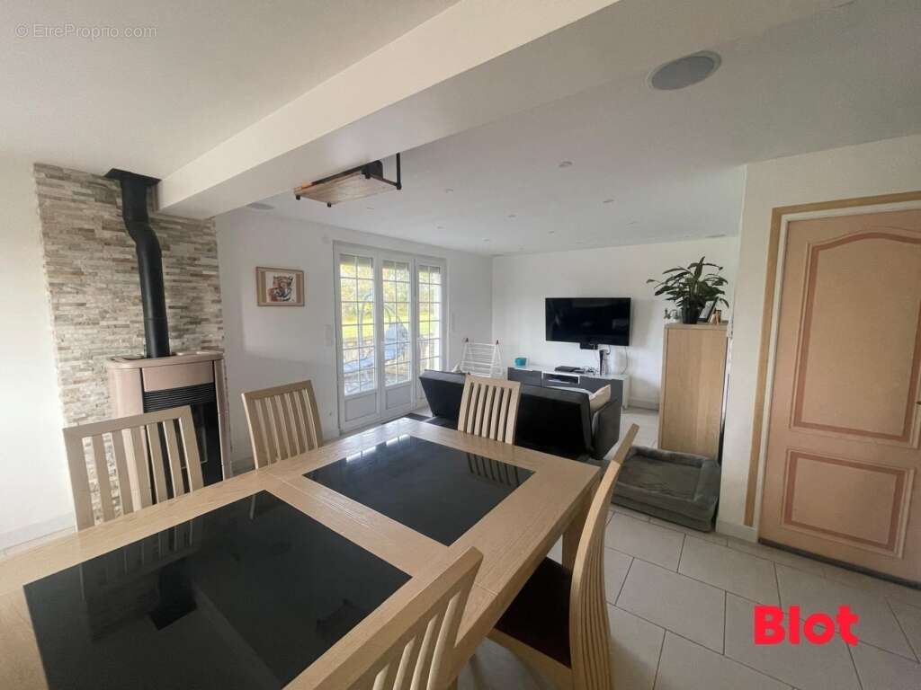 Maison à ARGENTRE-DU-PLESSIS