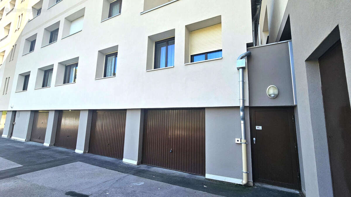 VENTE : appartement de 6 pièces + cuisine (143 m²) avec  terrasse, Garage à ALBERTVILLE - photo 9