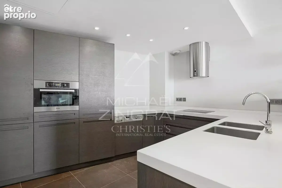 Cannes Palm Beach — Exceptionnel triplex de 462m2 en front de mer avec terrasses et jardin - photo 18