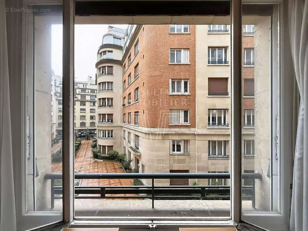 Appartement à PARIS-16E