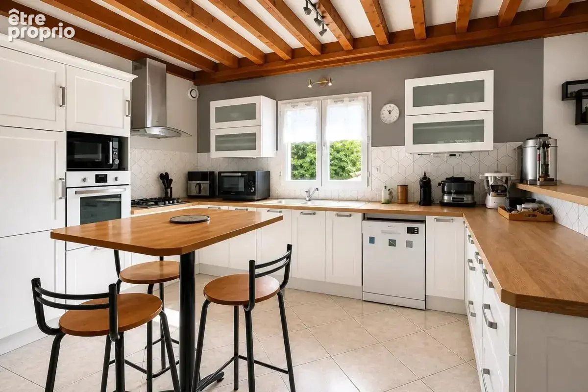 Maison de 7 pièces de 180 m² à Jassans-Riottier - photo 13