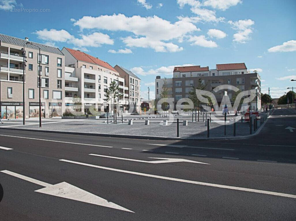 Parking à JOUY-LE-MOUTIER