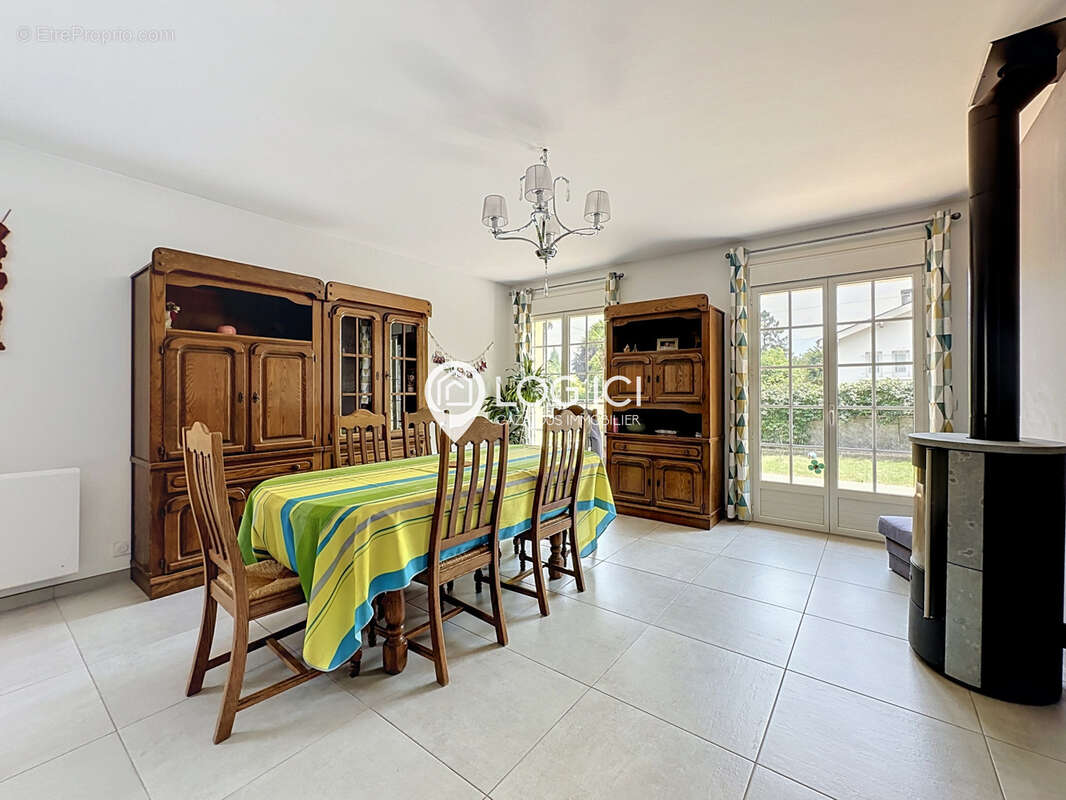 LESTELLE-BETHARRAM - Vente Maison familiale 4 chambres avec piscine et double garage - photo 9