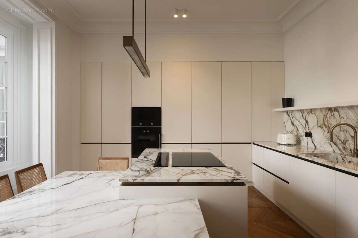 Appartement à PARIS-8E