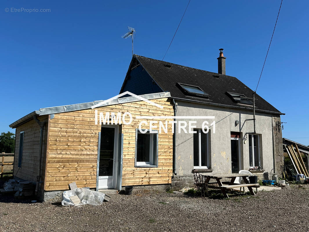Maison à LE MENIL-DE-BRIOUZE