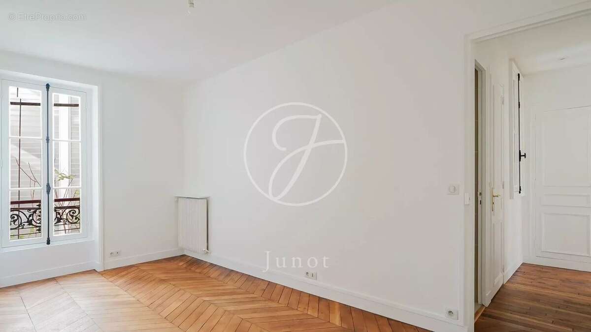 Appartement à PARIS-8E