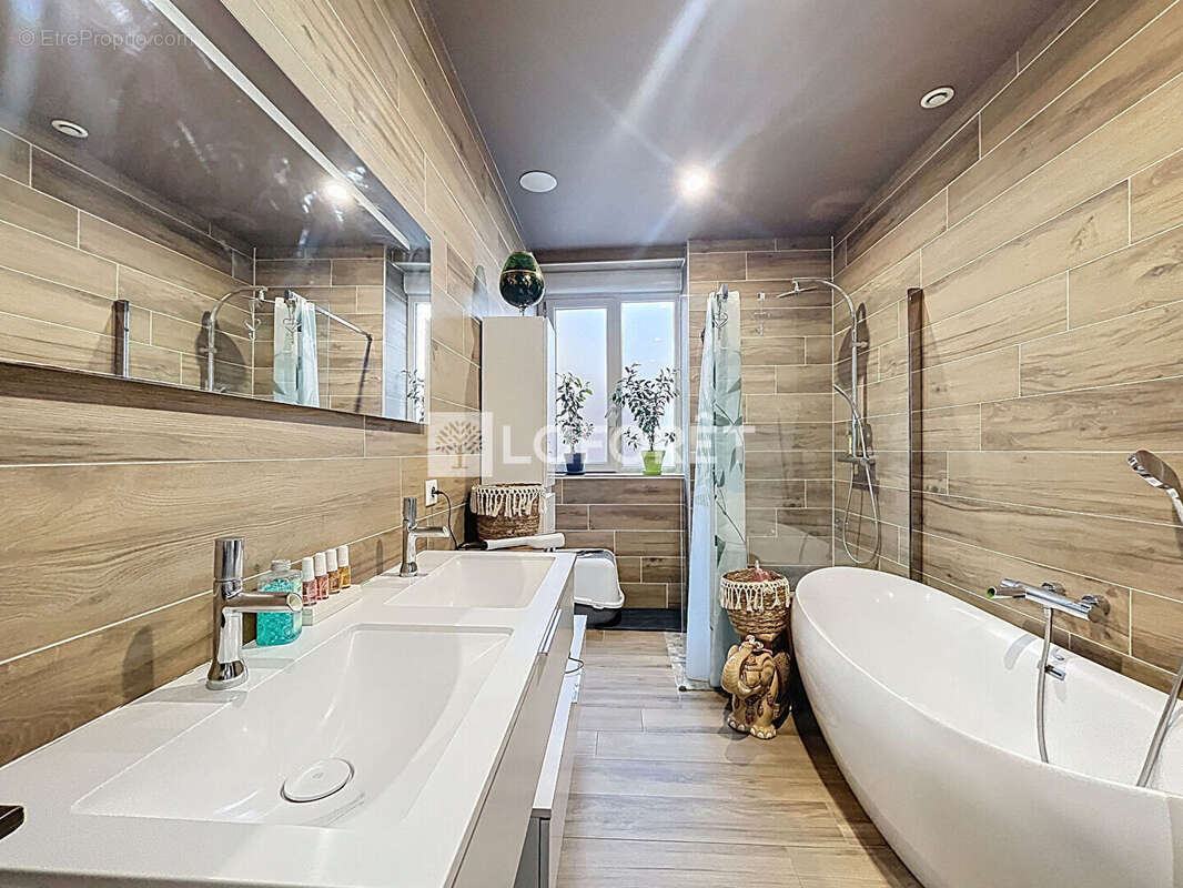 Appartement à SAINT-LAURENT-SUR-SAONE