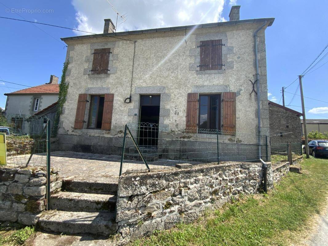 Maison à ROCHES