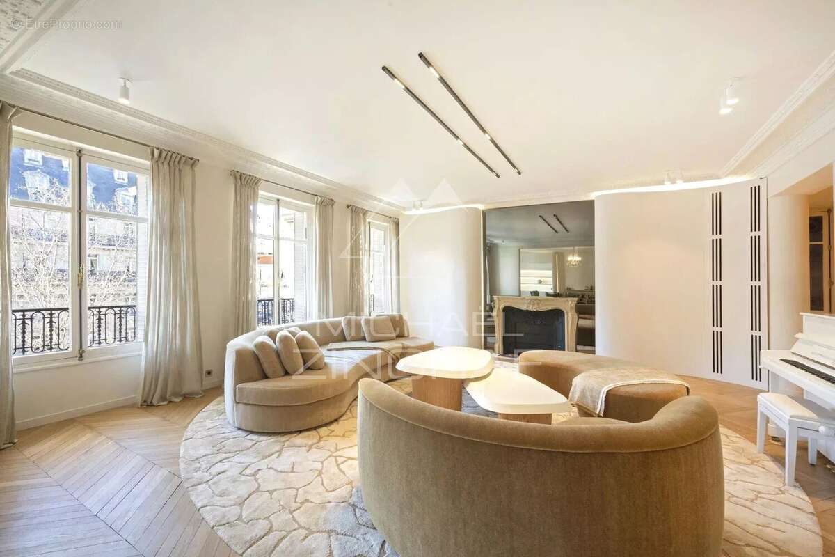 Appartement à PARIS-7E