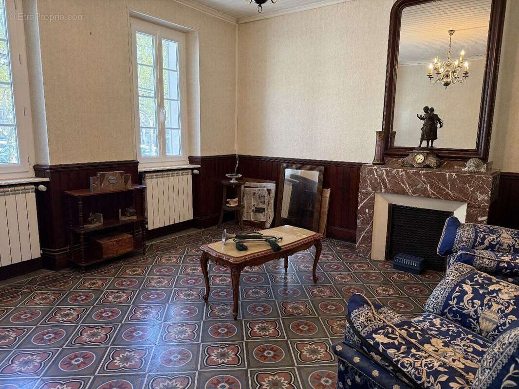Grande maison de ville avec cours + possibilité de 2 logements ! - photo 12