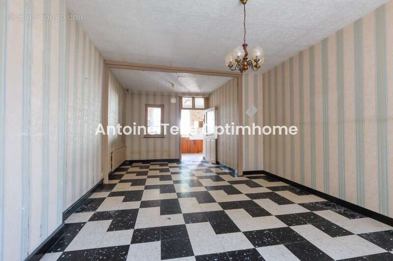 Le Cateau 59360 - Maison de ville avec garage & jardin clos - De l'espace à moderniser ! - photo 9