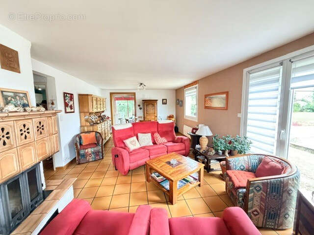 TREVENANS -  Maison T6 en parfait état. (VB3789) - photo 3