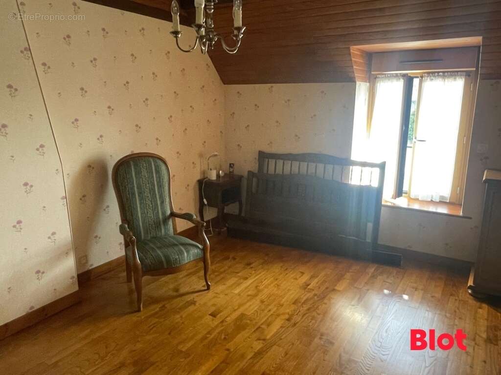 Maison à SAINT-GERMAIN-EN-COGLES