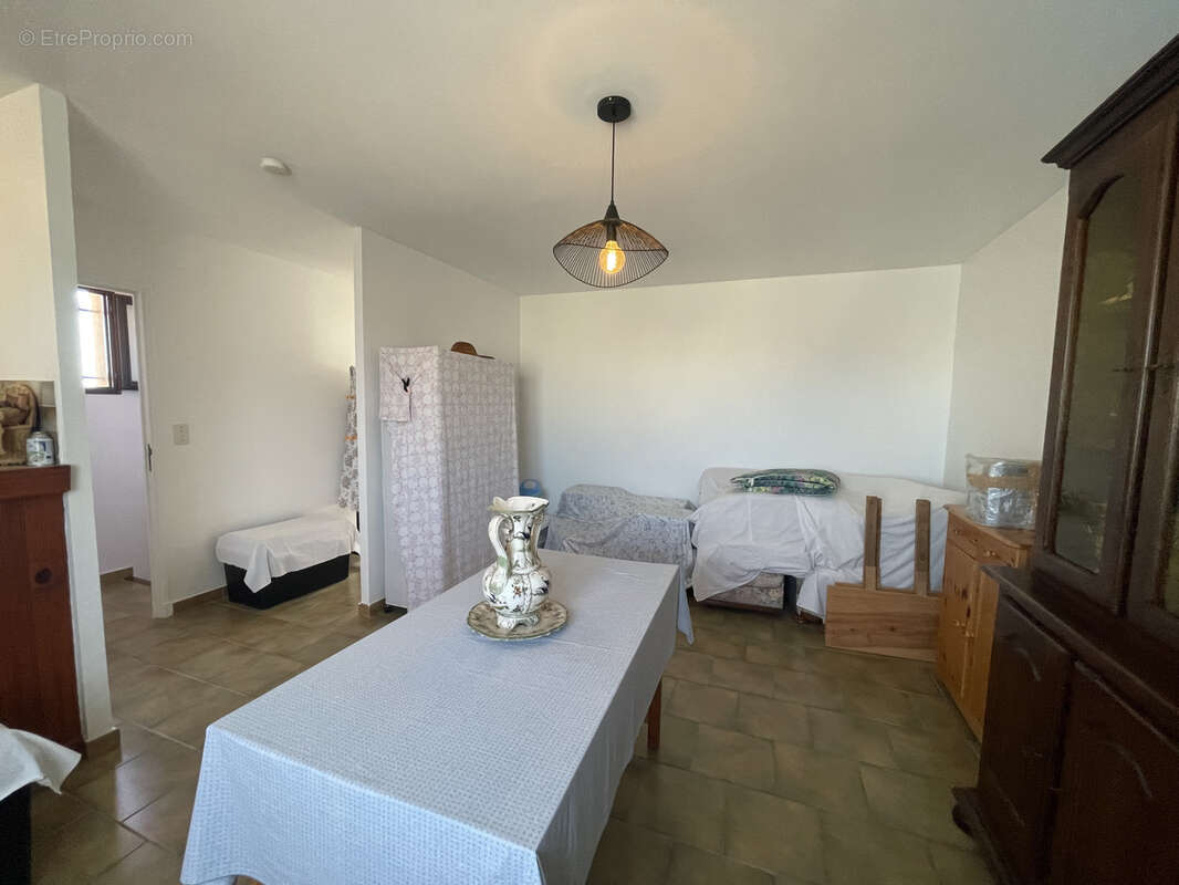 Maison à SAINT-LAURENT-DE-LA-SALANQUE