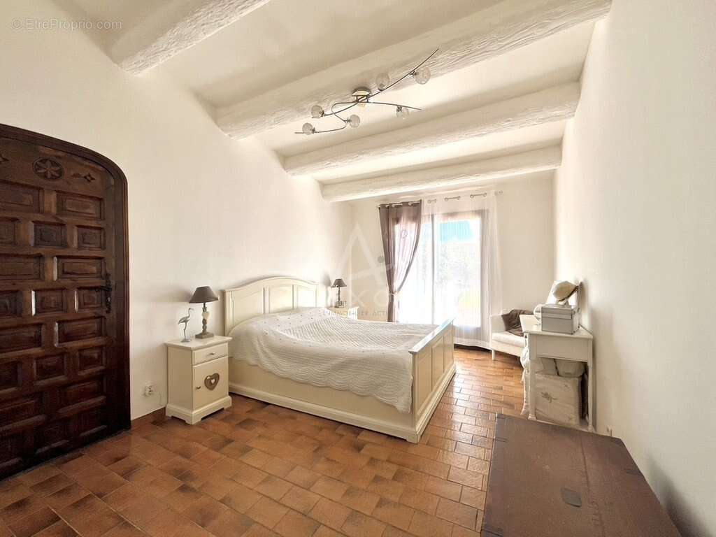 Maison à SAINT-THIBERY