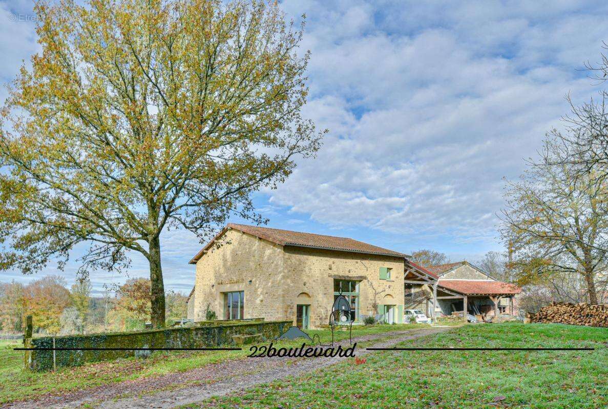 Maison à COMPREIGNAC