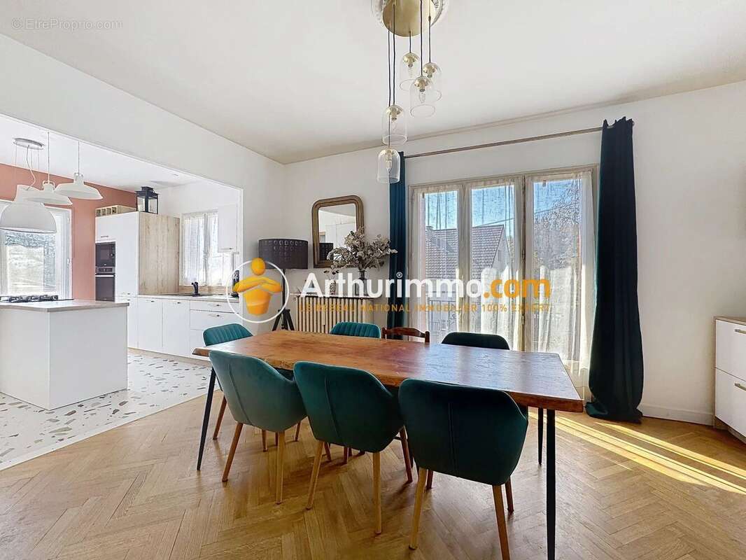 Maison à NIVOLAS-VERMELLE