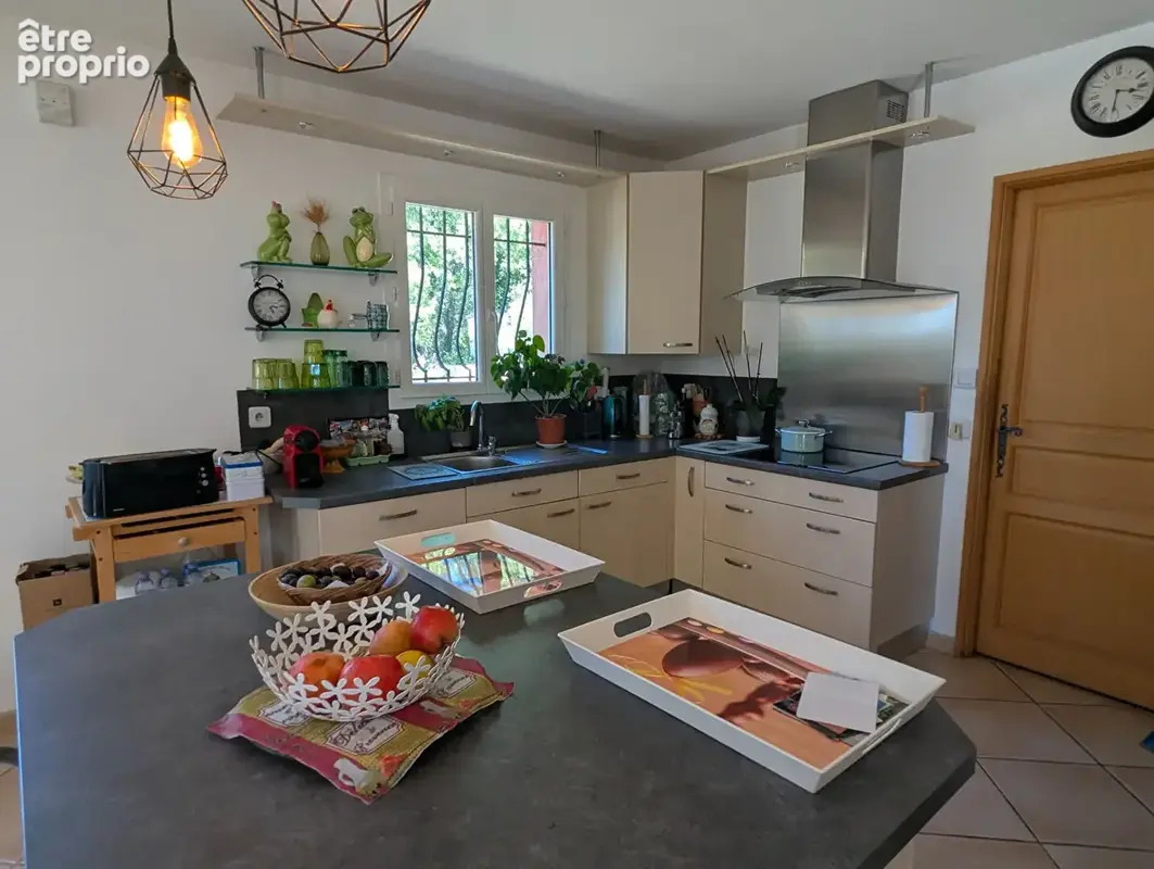 Maison 6 pièces à vendre à Villecroze avec vue campagne et piscine - photo 6