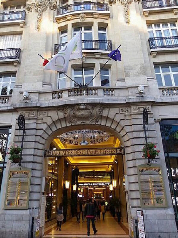 Entrée immeuble - Commerce à PARIS-8E