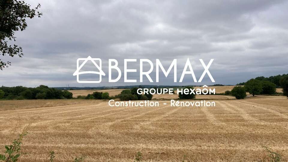 Terrain à NANTEUIL-EN-VALLEE