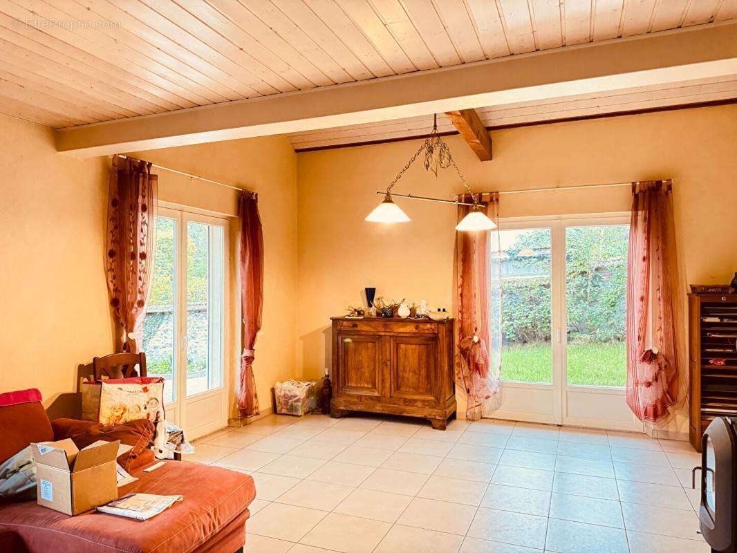 Maison à REGNY