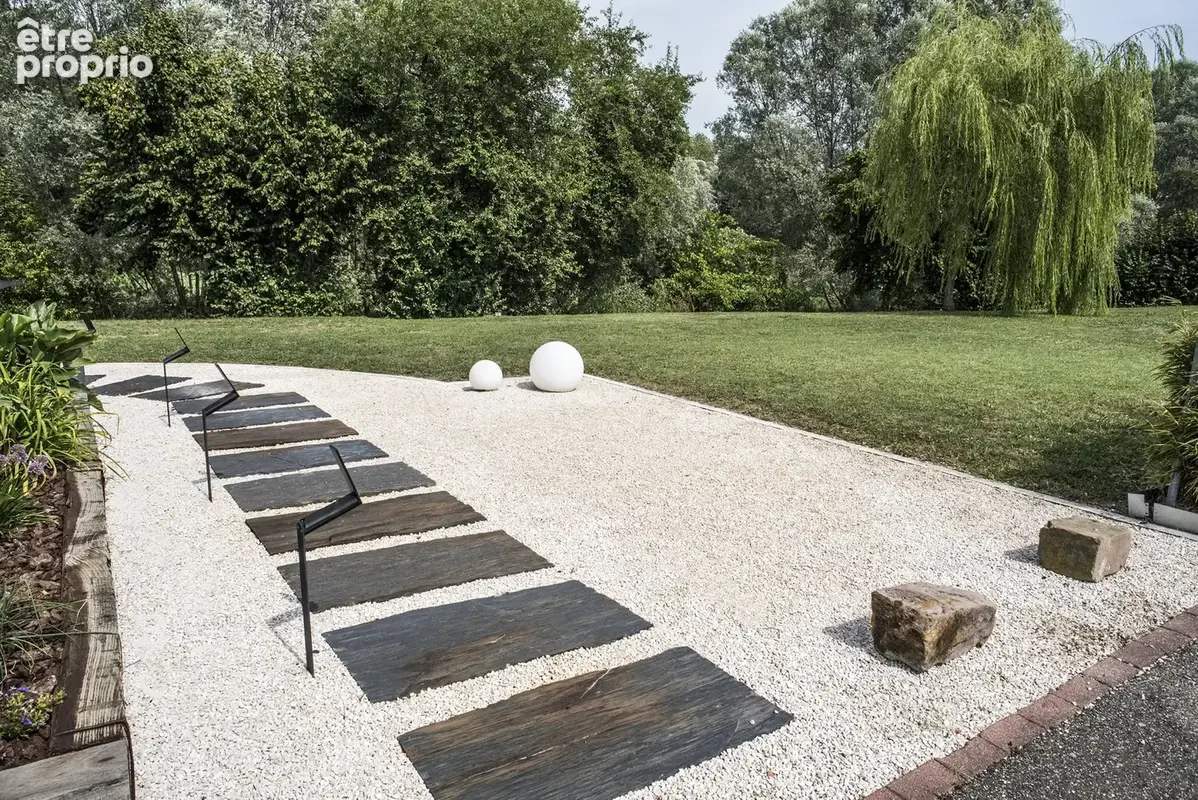 Propriété d’exception avec vue sur la rivière   Volumes, élégance et nature - photo 19