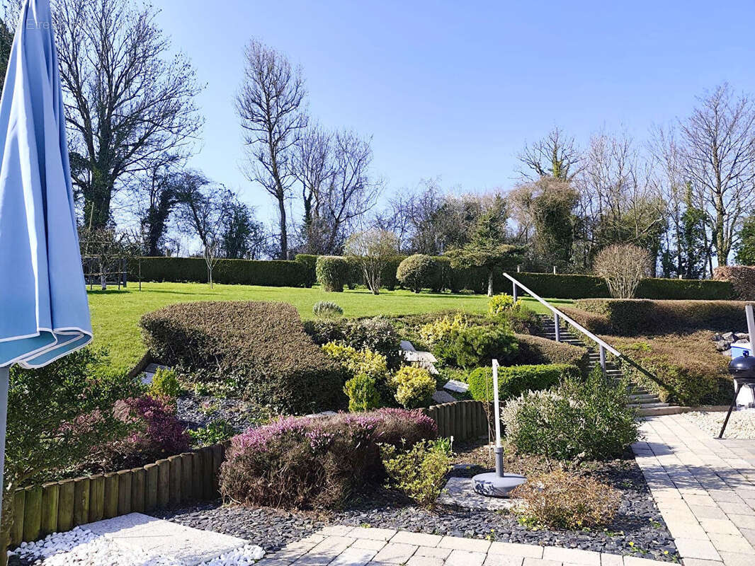 Maison à AIX-EN-ISSART
