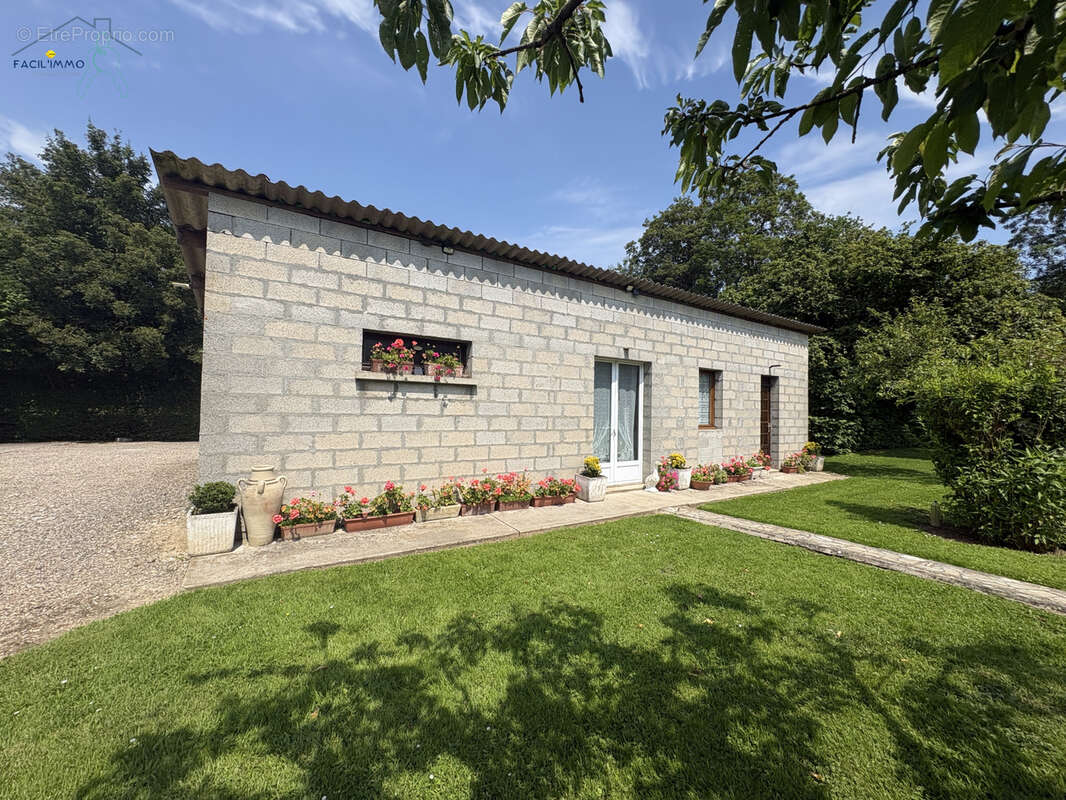 Maison à NEUFMOULIN