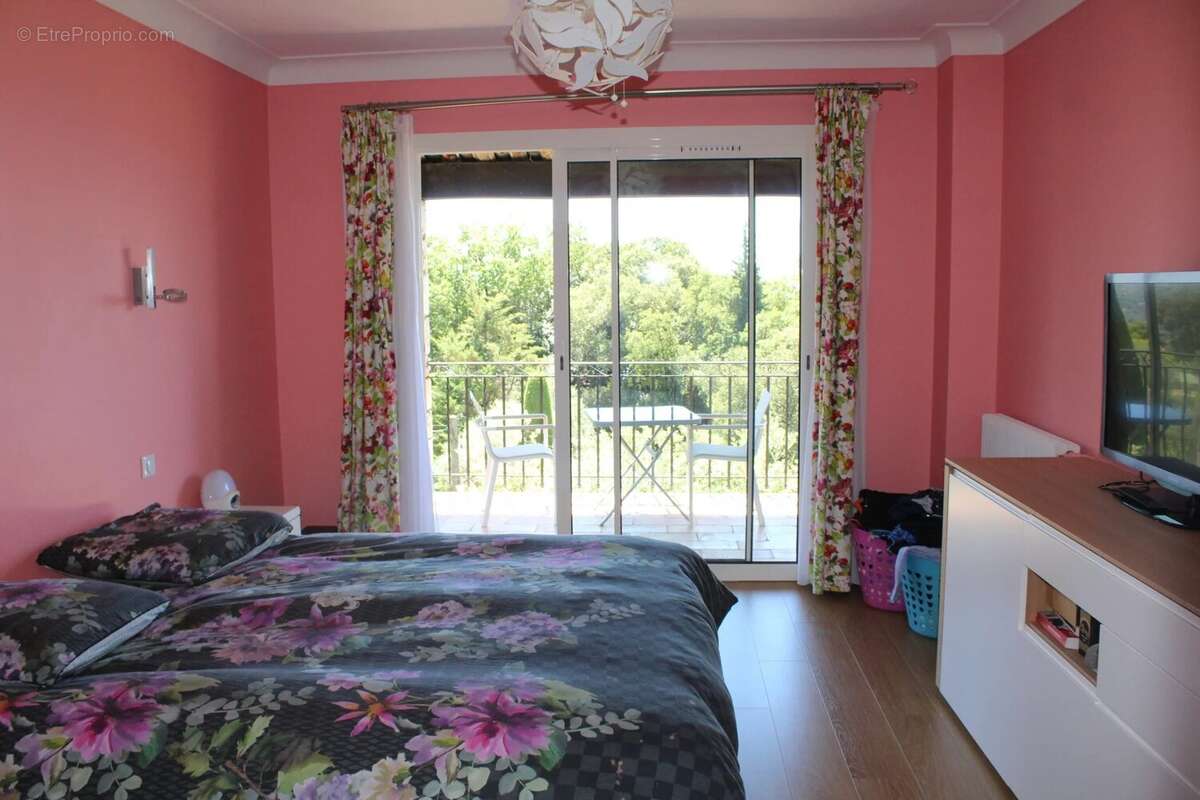 GRASSE, Belle Villa 5 P, position dominante - photo 14
