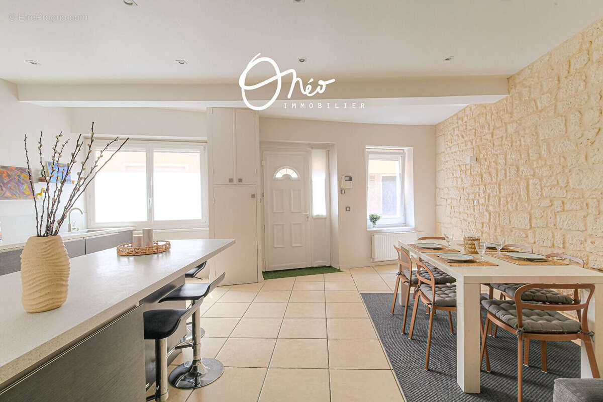 Maison à SAINT-GENIS-LAVAL