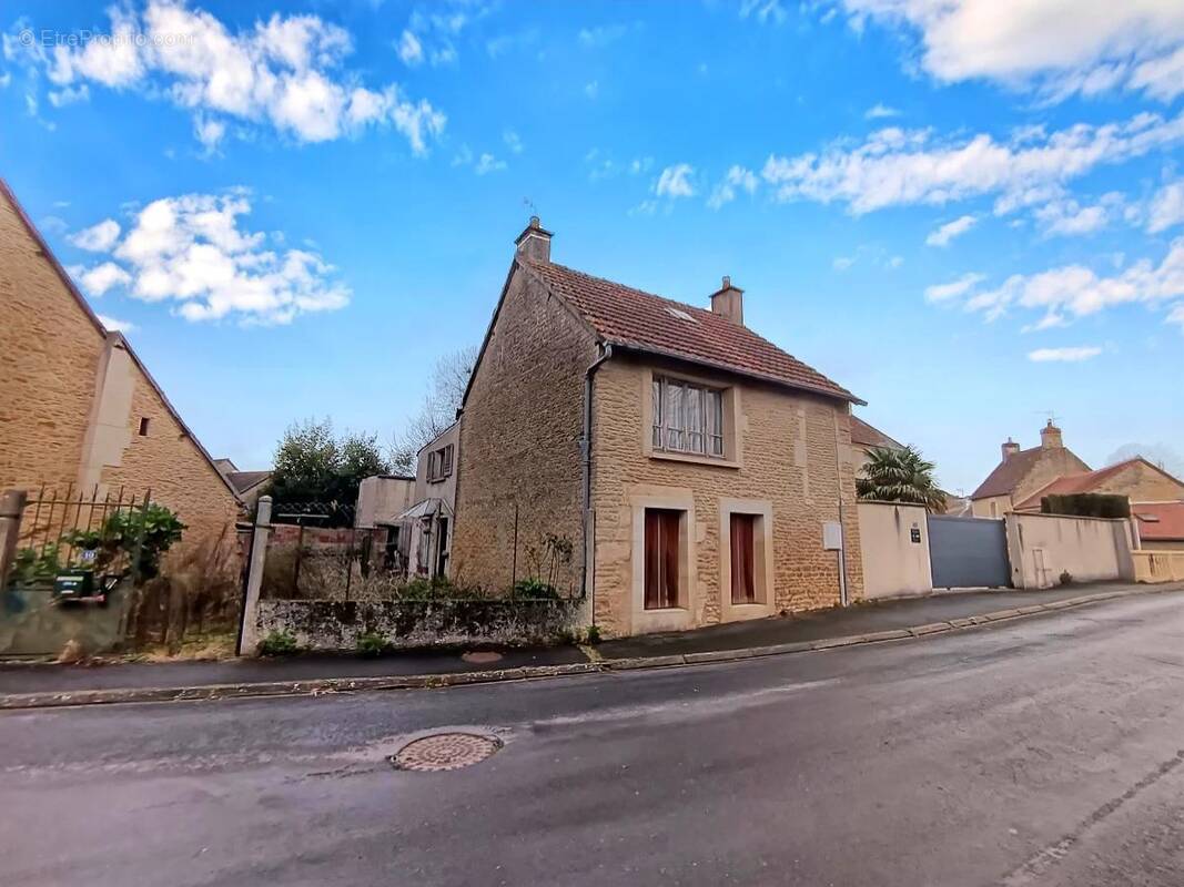 Maison à CHICHEBOVILLE