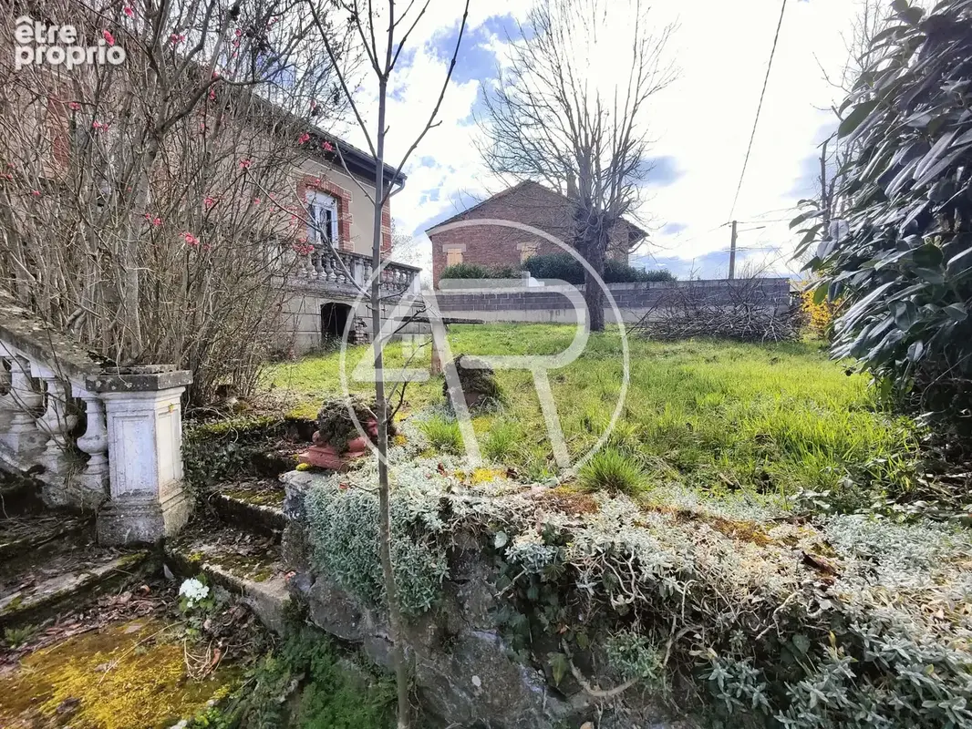 Maison de caractère à rénover. - photo 2