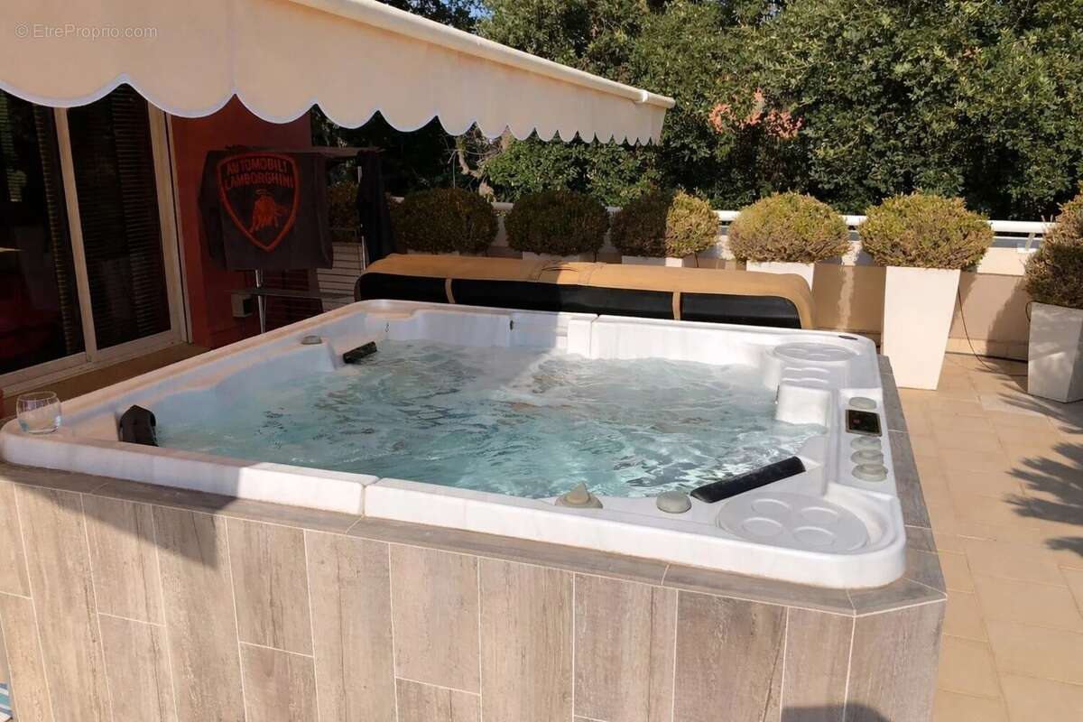 Appartement à MANDELIEU-LA-NAPOULE