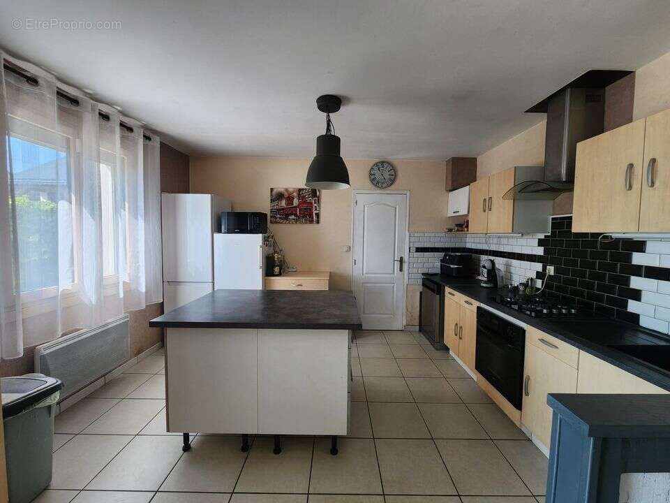 Maison familiale 4 chambres avec jardin, garage et dépendance - photo 3