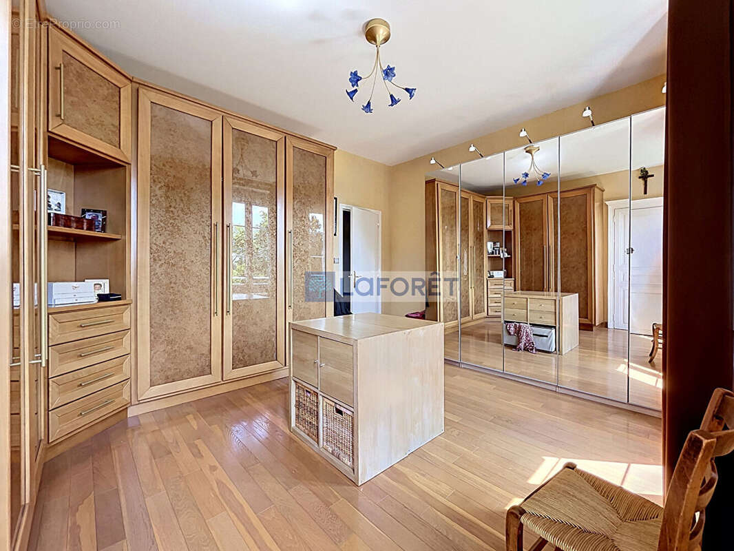Maison Suzannecourt 11 pièce(s) 580 m² - photo 12