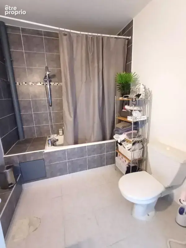 Grand T2 en résidence de 45.72 m2 avec terrasse de 10M2, cave et parking-quartier des fleurs - photo 6