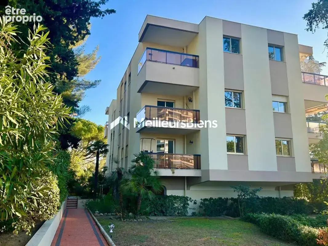 Cannes  : Grand 3 pièces de 98 m2, avec terrasse, garage et piscine - photo 11