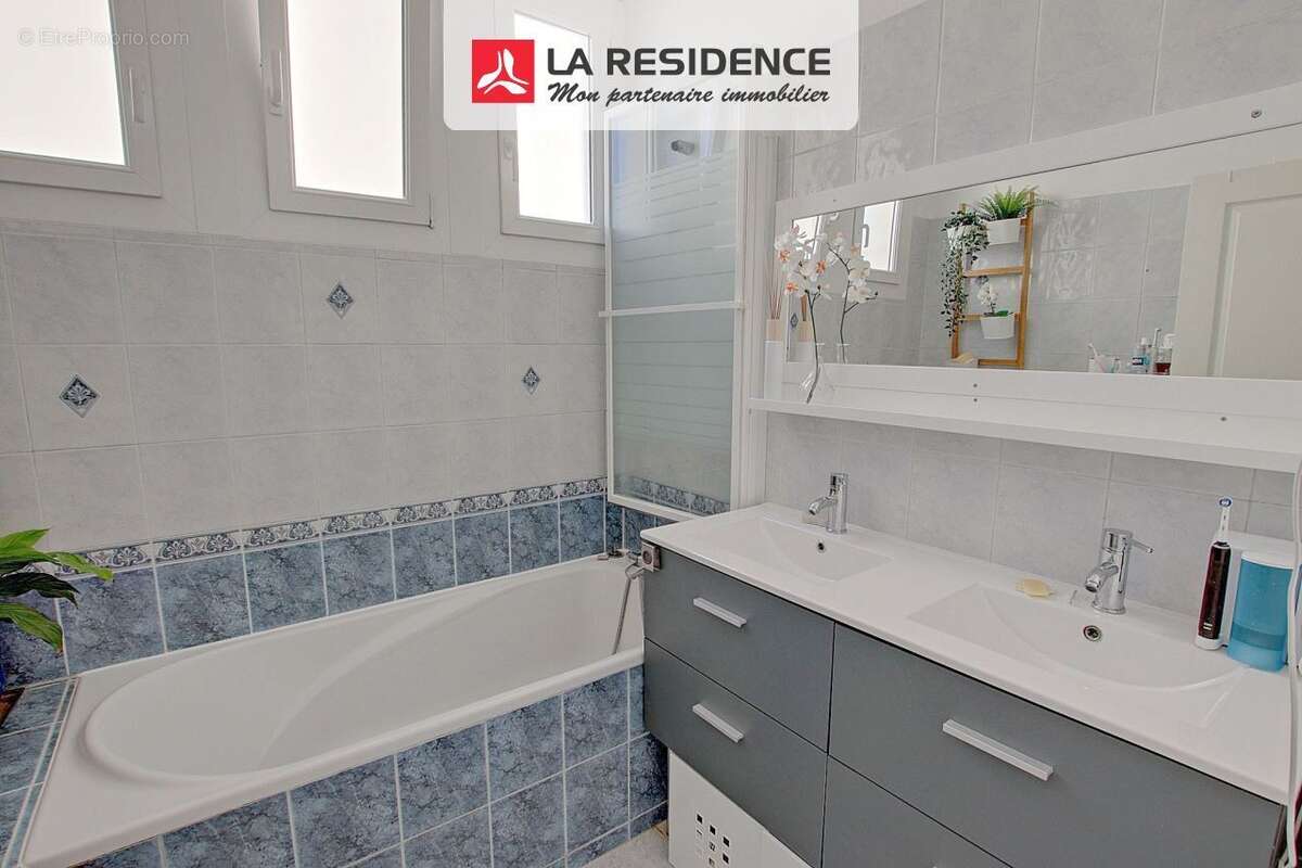 Maison 130 m² à Le Mesnil-Saint-Denis  - photo 9