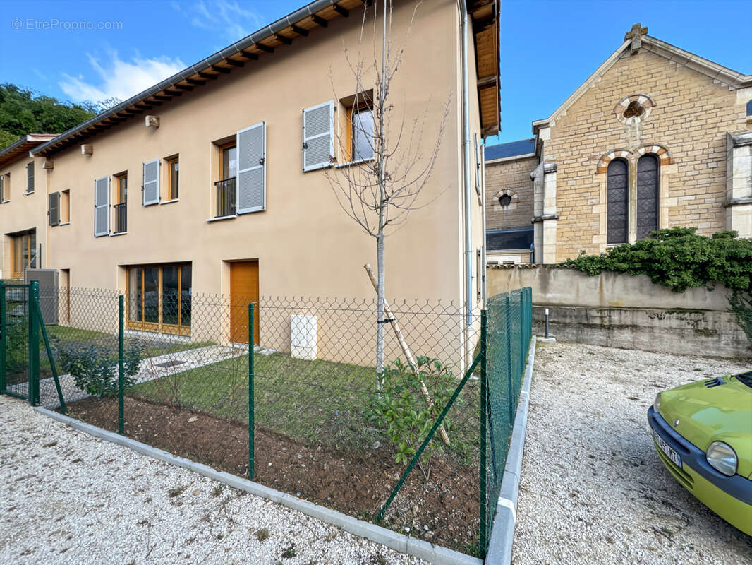 Plateau Duplex avec Jardin à Aménager - Hyper Centre Village - photo 5