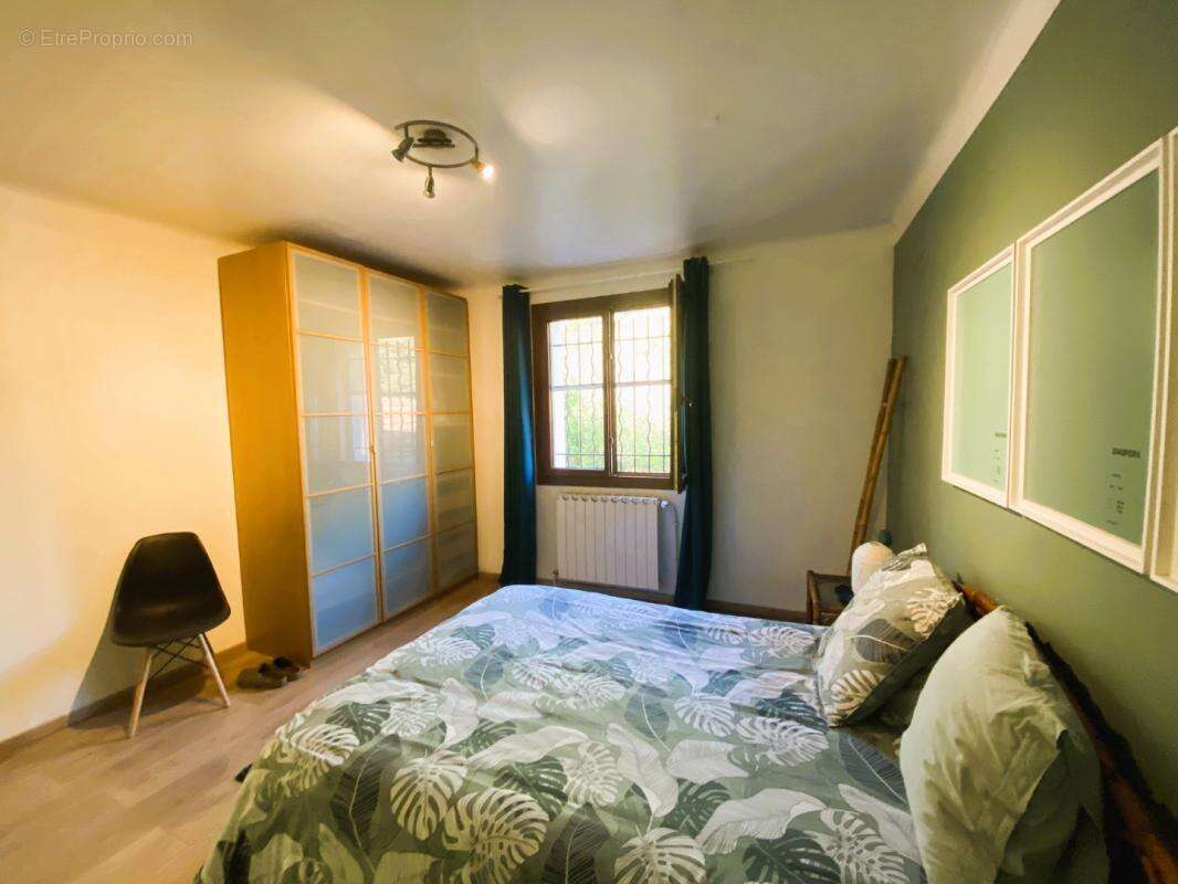 Maison à LE PUY-SAINTE-REPARADE