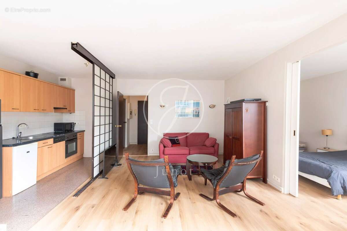 Appartement à PARIS-16E