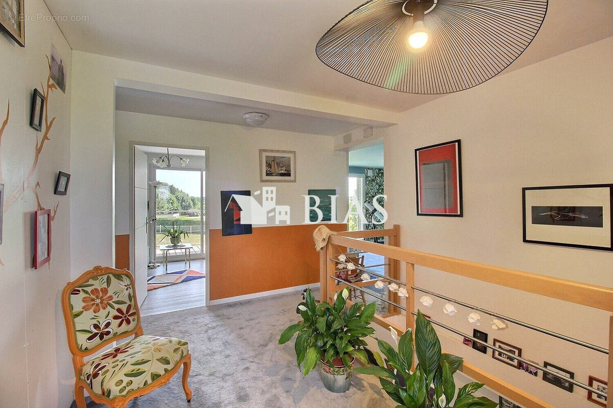 Maison 240 m² à Saint-Aubin-Le-Guichard  - photo 9