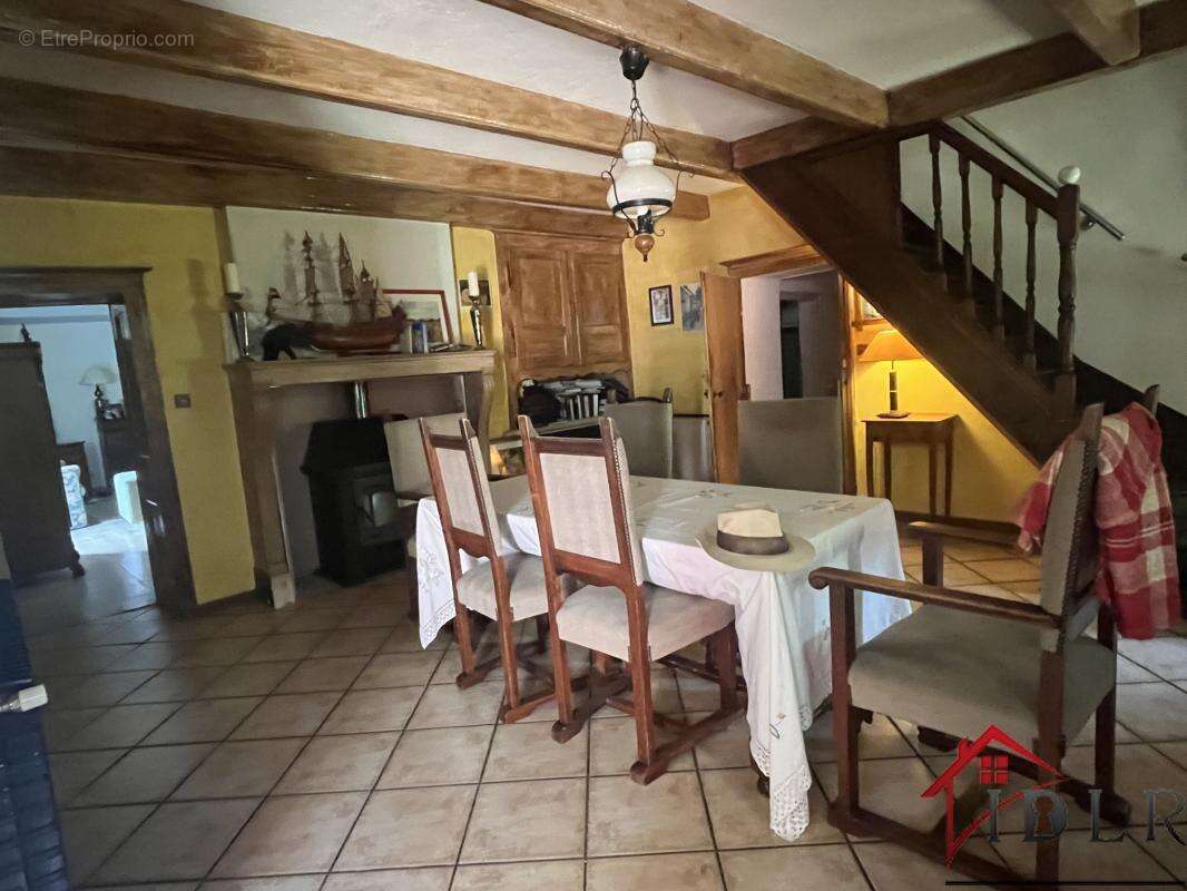 Maison à NEUVELLE-LES-VOISEY