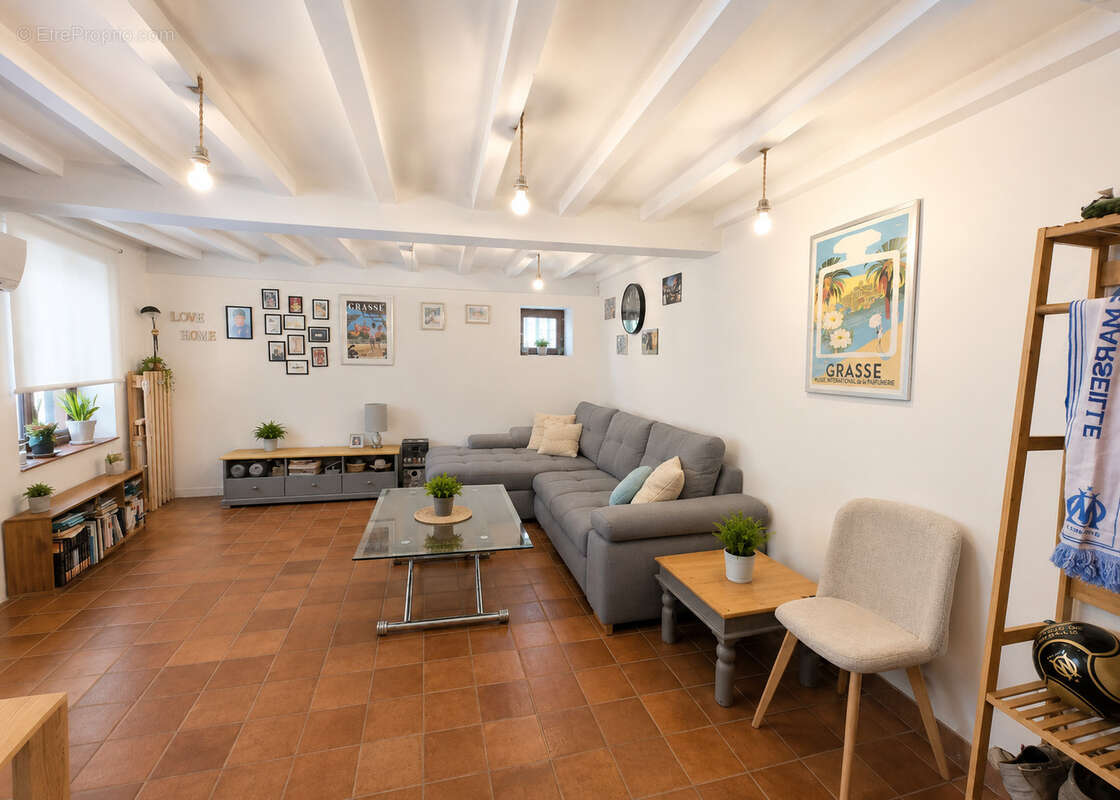 Maison de ville rénovée de 94 m2 au charme authentique   Un havre de paix en plein cœur de la ville - photo 3