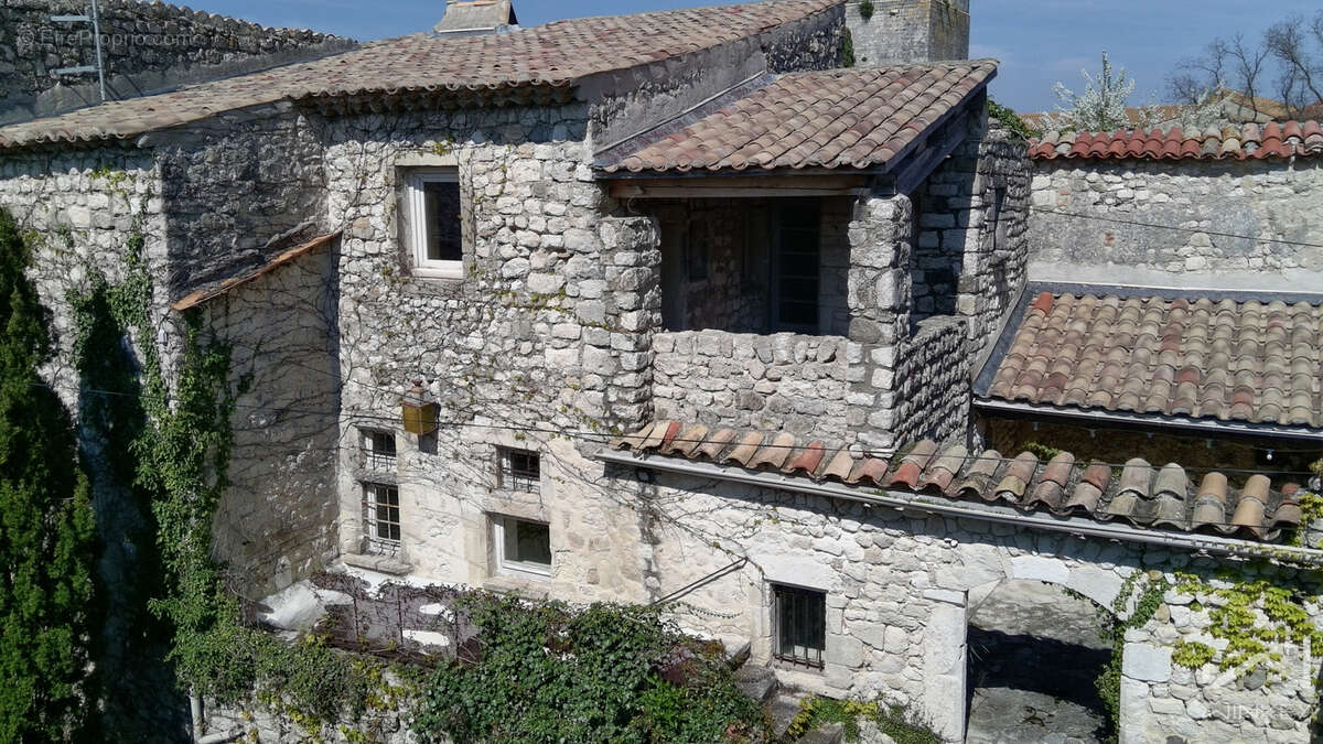 Maison à LA GARDE-ADHEMAR
