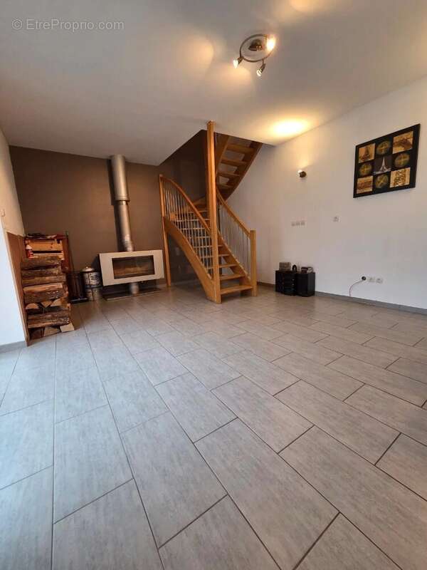 Maison à SAINT-MARTIN-DE-LA-CLUZE