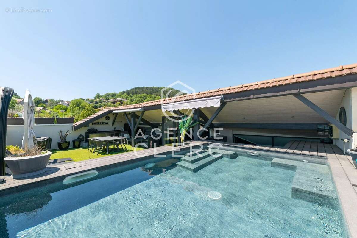 Appartement à ALLONZIER-LA-CAILLE
