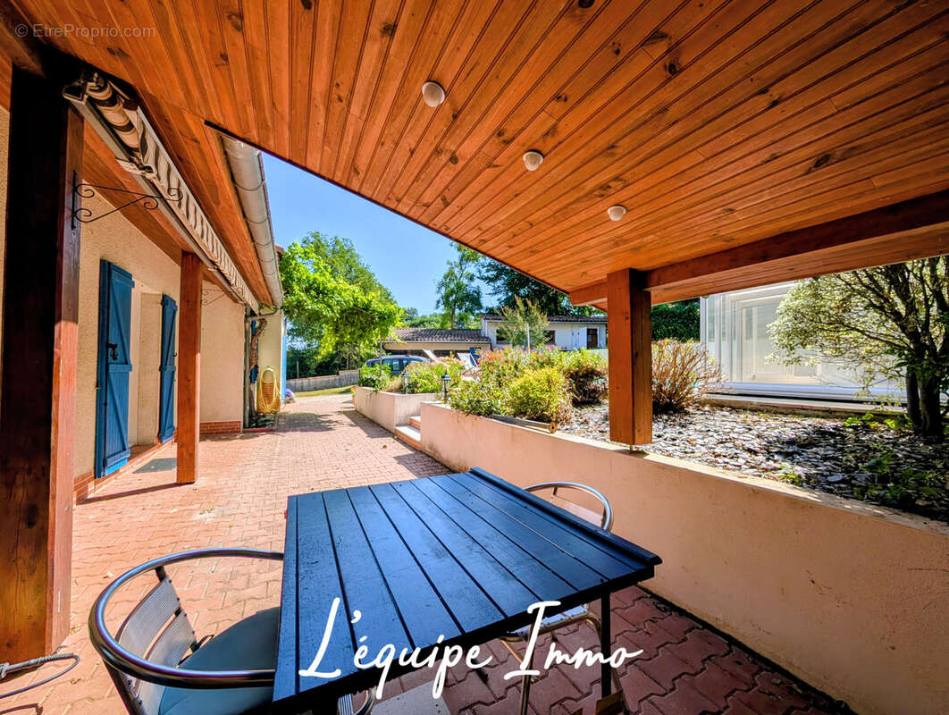 Grande Maison familiale avec piscine et garages sur 4300 m2 de terrain - photo 3
