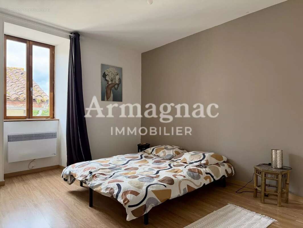 Maison à VIC-FEZENSAC